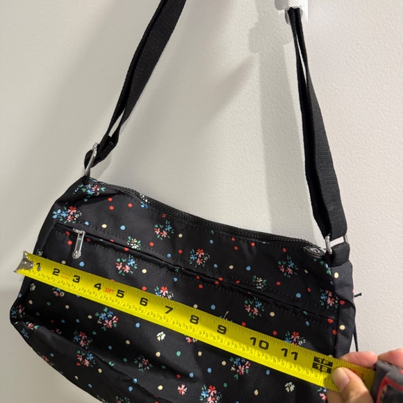 NWT Kipling Women's Izellah Crossbody Bag black floral 13"W hipster - Picture 3 of 4